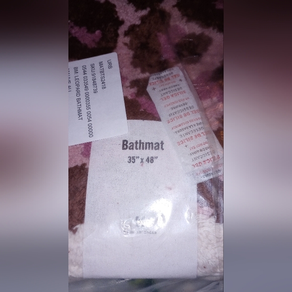 NWT UO Leopard Tufted Bath Mat - Picture 8 of 8